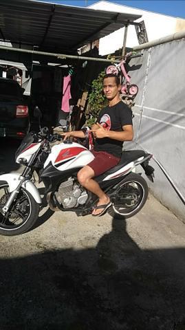 Vendo ou troco cb 300R segundo dono tenho chave reserva e manual - 2012