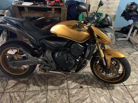 Vende-se moto hornet 2010 - 2010