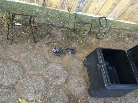 Caixinha,suportes,aranha e carburador