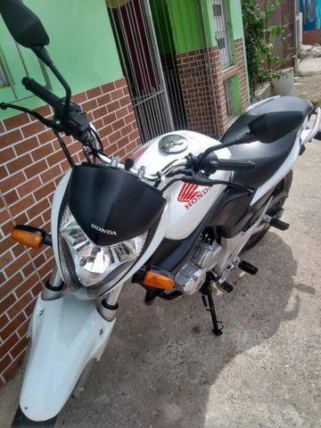 Vendo CB ano 2012 moto inteira km baixo original - 2012