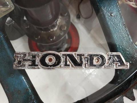 Emblema antigo Honda em metal
