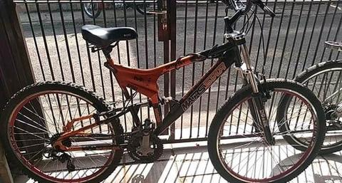 Bicicleta boa, com amortecedor bicicleta boa mesmo! 450$