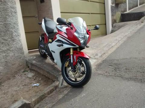 Vendo uma CBR 600F - 2012