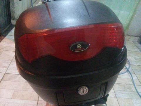 Baú com suporte da Fazer 250