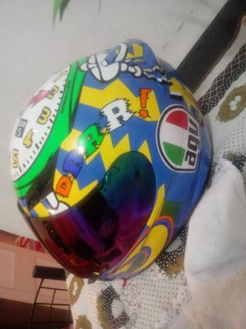 VENDO capacete 250$ somente dinheiro praticamente dado tenho 2 viseiras