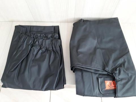 Capa de chuva p/ moto / tamanho m / nova sem uso