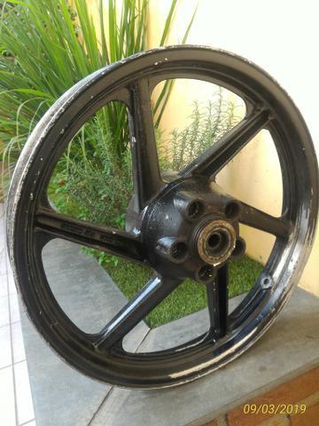 Roda de liga com *trinco* Original honda strada 200 leia o Anúncio !