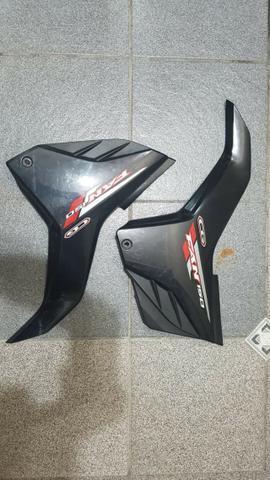 Vendo ou troco Carenagem lateral Cg Fan 150 2014