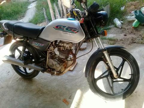 Vendo ou troco titan 97 pneus novos amortecedor novo motor feito - 1997