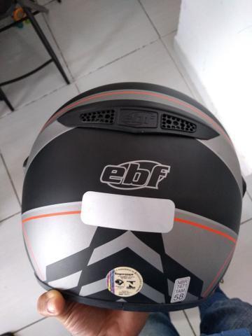 Capacete esportivo novíssimo