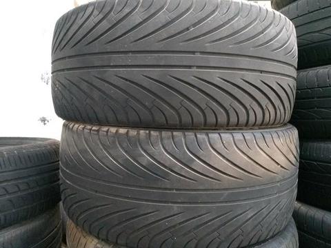 Par de Pneus 235/35 R19 usados