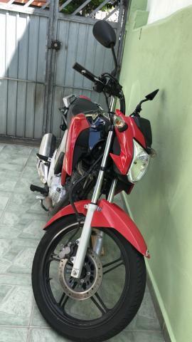 Moto super nova em ótimo estado - 2016