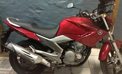 Yamaha fazer 250 vermelha 2012 ,moto zera de tudo possui manual chave reserva - 2012