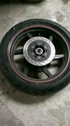 Roda traseira comet gtr 250 com pneu 180/17 pneu meia vida
