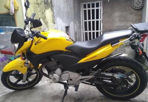 Moto cb 300 amarela - 2012