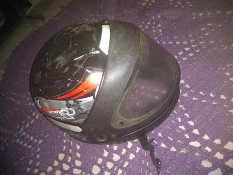 Capacete taurus usado tam. 60