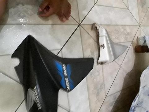 Vende-se carenagem lado direito xre