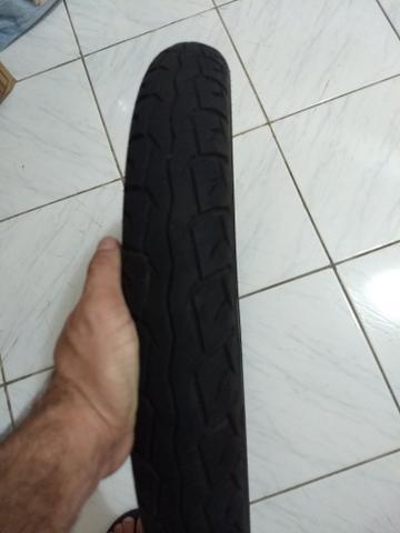 Pneu dianteiro 90/90 usado,mais dá pra rodar bastante
