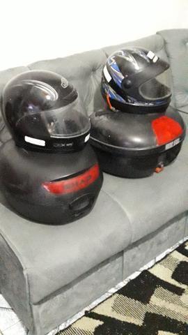 Vendo 2 capacetes e 2 baú