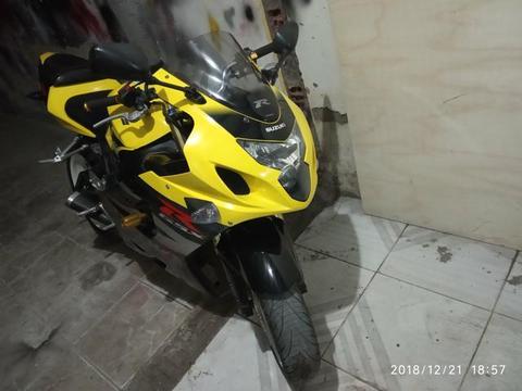 Vendo moto gsx srd - 2005