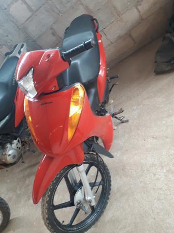 Vendo ou troco por outra moto obs biz 100 moto muito nova - 2013