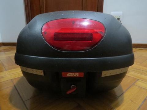 Bagageiro Givi E33 + Kit para Citycom 300