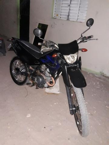 Vende -se essa XTZ 2011 bem conservada por $2500 ,atrasada boa pra interior - 2011