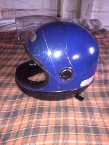 Vendo um capacete que não molha por dentro