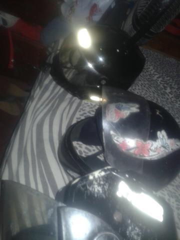 Vendo 3 capacete 50 reas os 3 motivo to sem moto