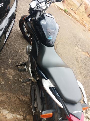 Cb 300 2012, 27 mil km, 2019 pago, alarme positron, troco por carro ou moto mais em conta - 2012