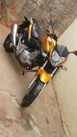 Vendo uma cb 300 ou fasso troca em carro do mesmo valor - 2011