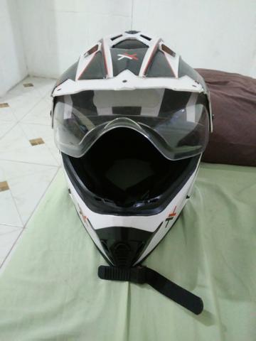 Capacete e Roupa para chuva completo