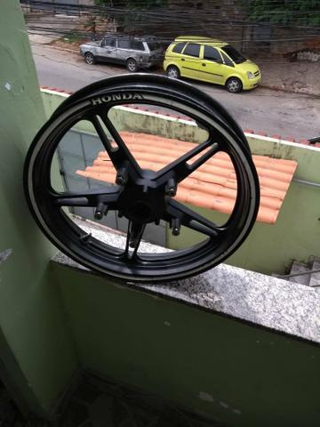 Vendo Roda dianteira CB 300 130 Irajá