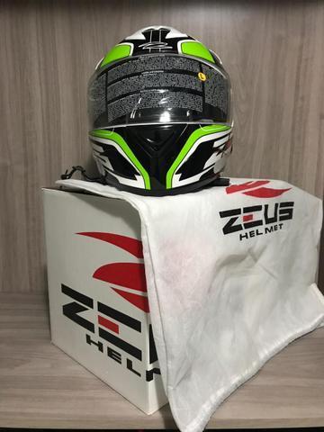 Capacete (Zeus)