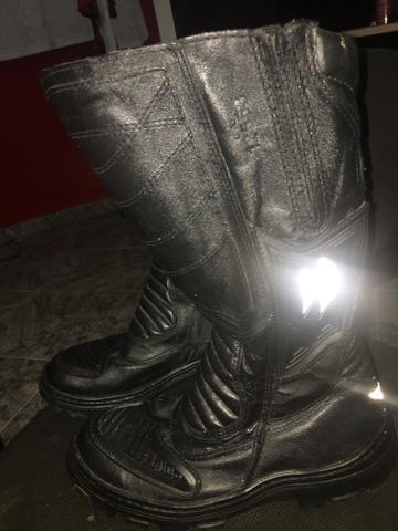 Bota coturno com refletivo
