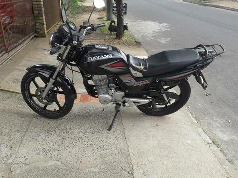 Vendo moto Dayang DY 150 - 2013
