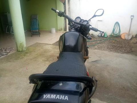 MOTO Yamara , preta , 2011 usada - 2011