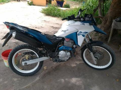 Xre 300 toda revisada moto muito boa pneus novos tudo ok. também troco em celta - 2014