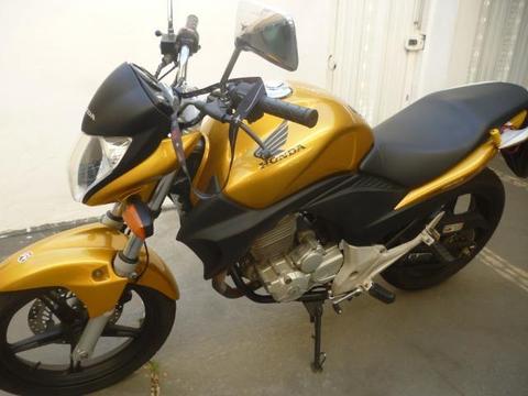 Moto CB 300R impecável - 2010