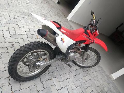 Vende CRF 230 moto pouco uso - 2014