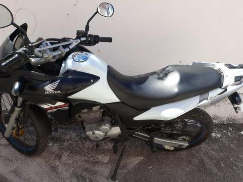 Moto XRE 300 branca com preto - 2014