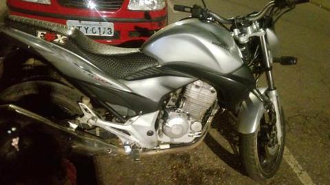 Vendo ou troco cb 300 top atrasada valor 3600 aceito proposta - 2010