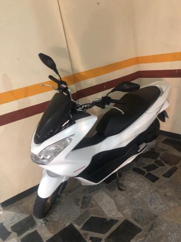 Moto Honda Pcx 2016/2016 com 12000 km bem Conservada Única dona - 2016