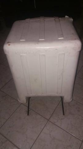 Vendo dois baús para entregas em geral. 300 reais os dois nao entrego