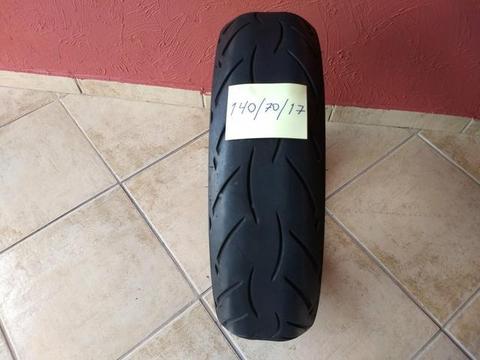 Pneu traseiro Metzeler moto 140/70/17