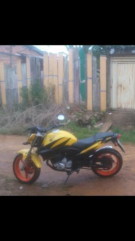 Trodo em carro. cb 300 - 2012