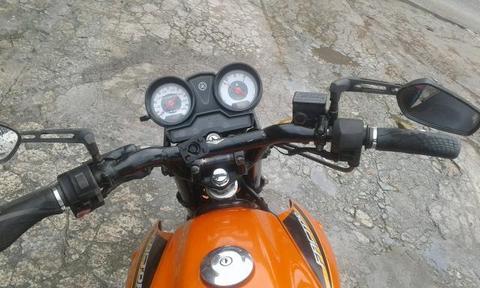 Vendo uma moto YAMAHA - 2014