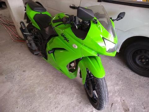 Kawasaki ninja 250 R$6.500 pra vnder rápido sem choro - 2009