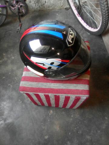 Vendo e troco esse capacete novo um mês de uso valor 70