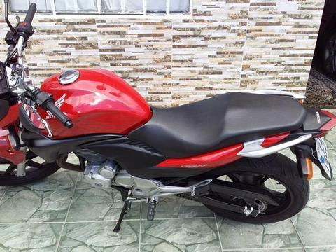Cb 300 ano 011 6.700 - 2011